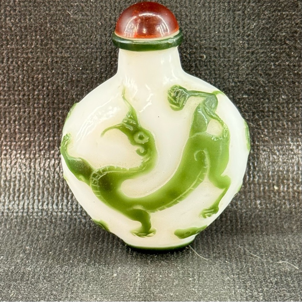 Vintage/Antique Chinese Overlay Glass Snuff Bottle Green Dragon - Picture 2 of 7